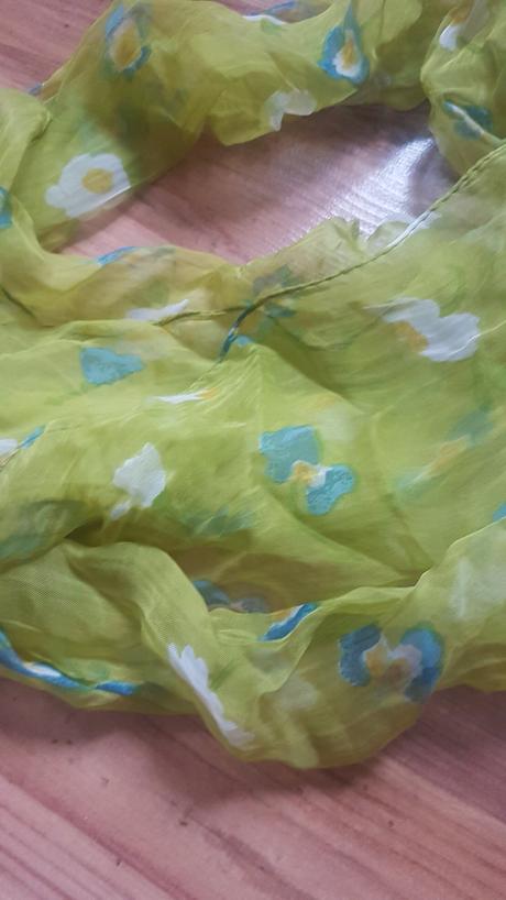 Jemná tenká šatka /šál na krk, 