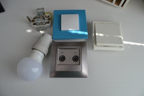 Rôzne komponenty elektrickej inštalácie 6ks, 