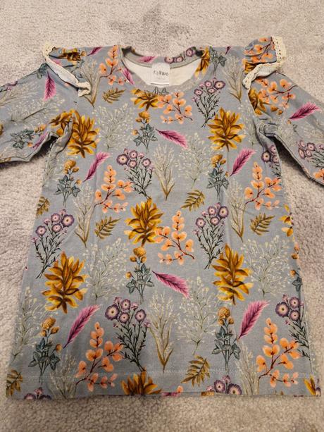 Tricko s volanmi, 110