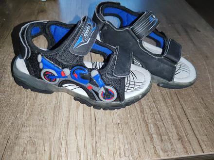 Blikajúce sandalky, 28