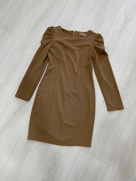 Hnedé šaty, s