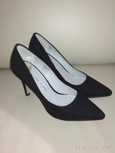 Čierne lodičky, 38