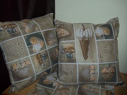 Set dvoch obliečok so stredovým obrusom,