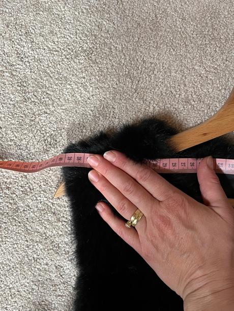 Cierna vesta z pravej kozusiny, m