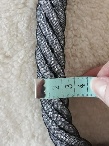 Hruby nahrdelnik plneny kamienkami,