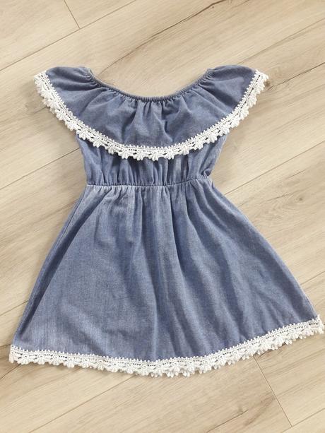 Šaty s čipkou, 104