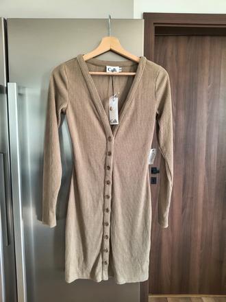 Calli. úzke nádherné elastické šaty na gombíky m, l / m