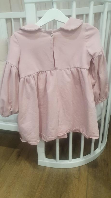 Púdrové šaty, 104