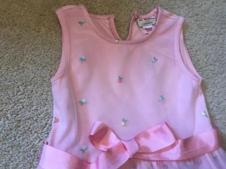 Vyšívané šaty, 122