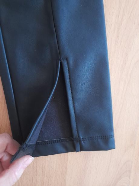 Kožené nohavice, 152