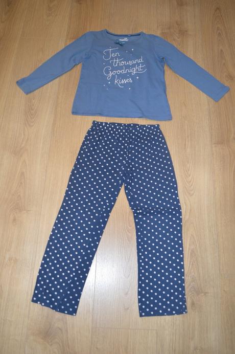 Pyžamo, lupilu,110