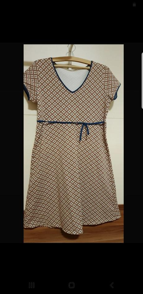 Krásne šaty m/l, módny salón, m