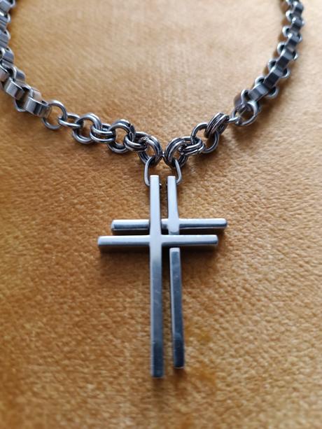 Retiazka s krížom,