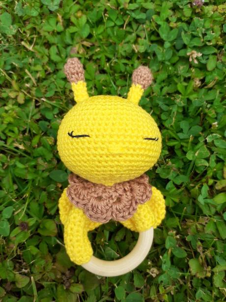 Hackovana hrkálka včielka + mojkáčik, 