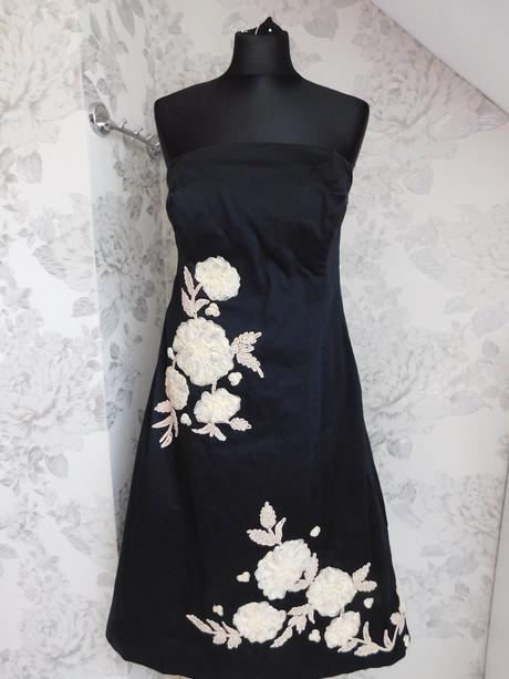 Kvalitne velmi pekne korzetove šaty, 38