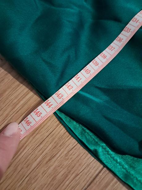 Saténové šaty swing, s