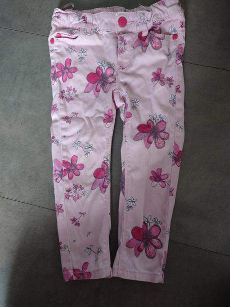 Kvietkovane nohavice, takko,92