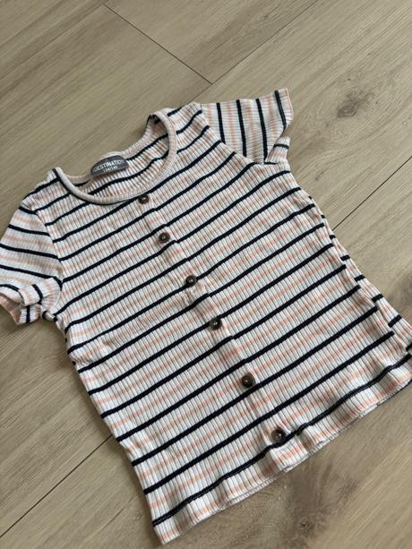 Dievčensky top s gombičkami, 134