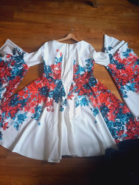 Extravagantné elegantné prekrasne saty, xl