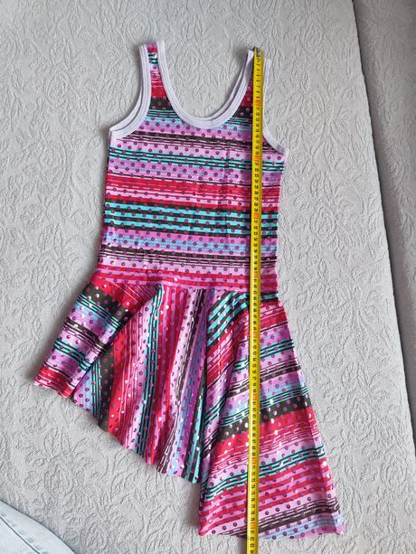 Ľahučké šaty, 128