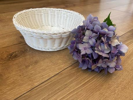 Plastový košík na pečivo,