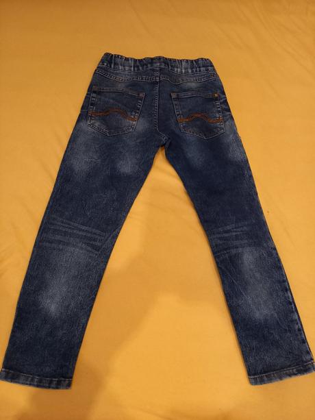 Rifle so šitím na kolene, 140