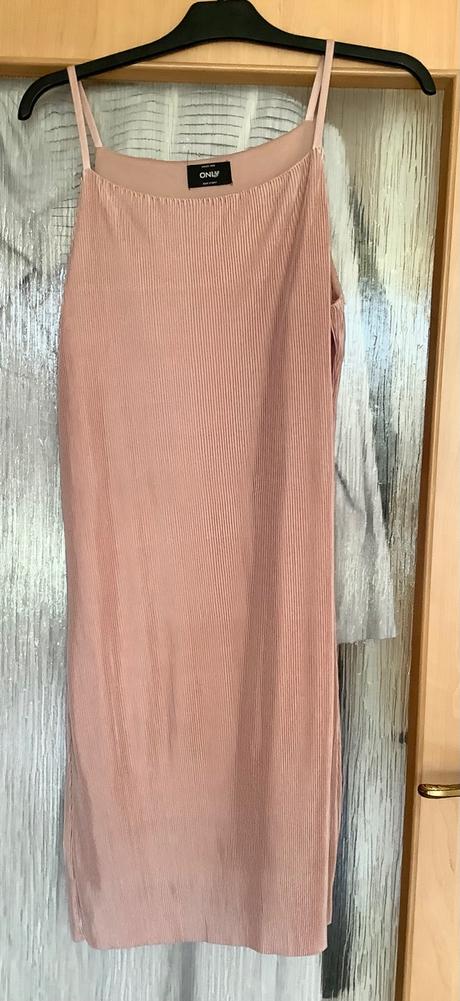 Krásne pruzne saty, only,40