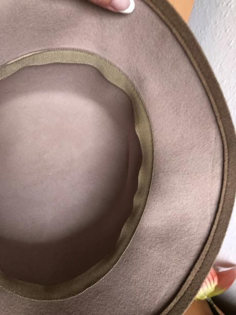 Klobuk s vysačkou, 58