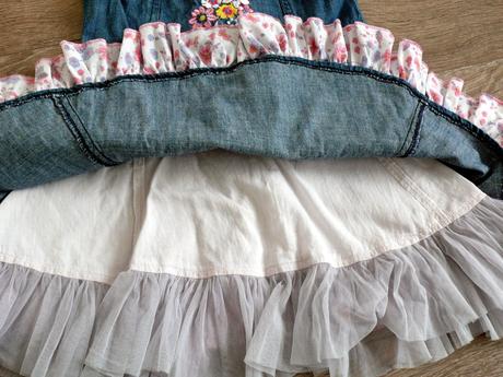 Krásne letné šaty s výšivkami a spodničkou na 4-5r, 104