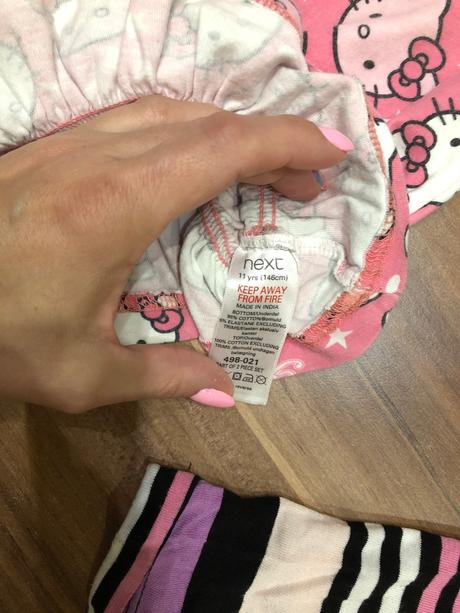 Tricko a overal, 122–134