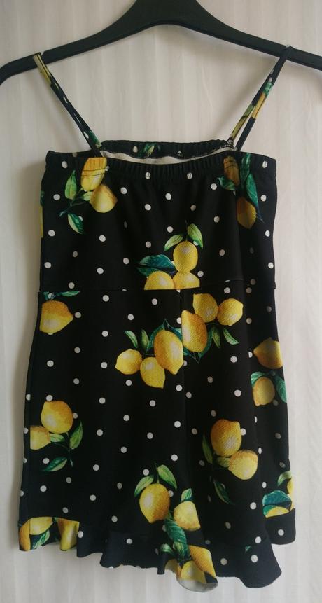 Čierny overal na ramienka, motív citróny, boohoo, s