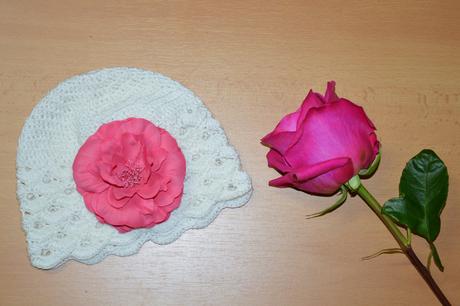 Háčkovaná čiapočka s kvetom, <50 - 158