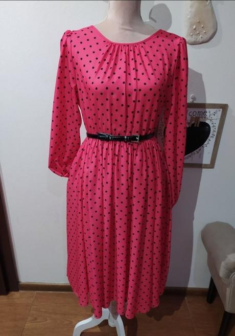 Bodkované šaty, 38