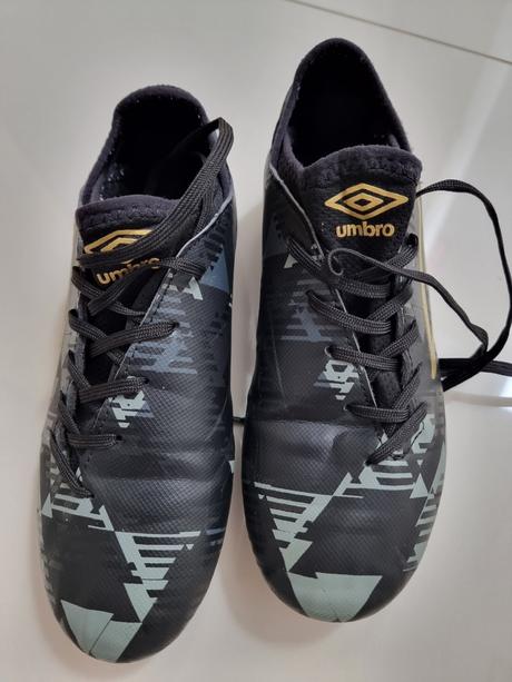 Predám kopačky umbro, 36