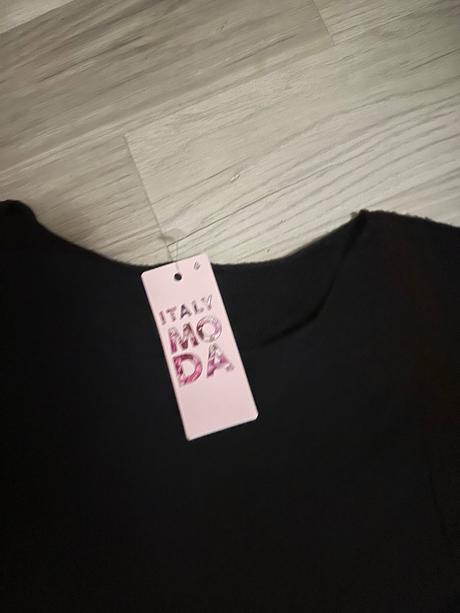 Jemný čierny svetrík vel. uni, 