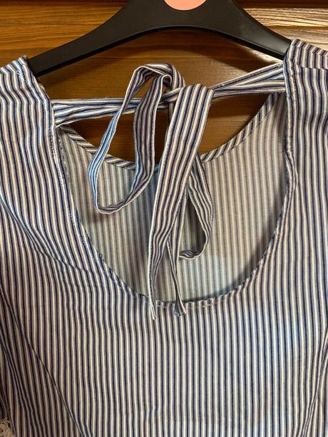 Modro-biela blúzka s čipkou, lindex,s