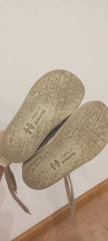 Krásne chlapčenské topánky, 25