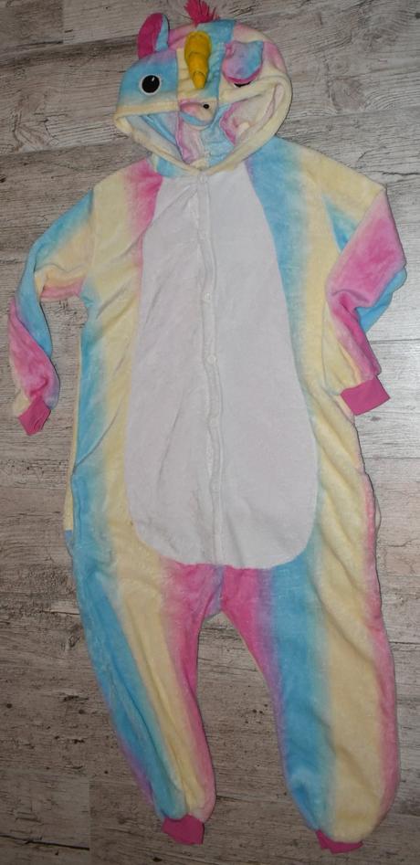 Jednodielné pyžamo, 164