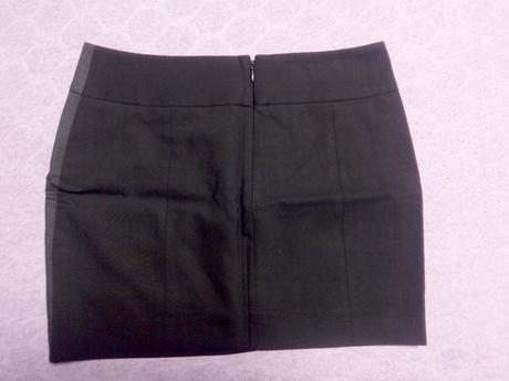 Šedočierna sukňa, 36