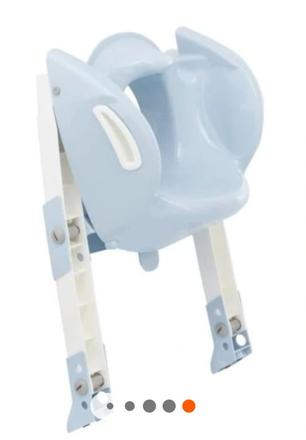 Kidylloo bledomodre sedadlo, 