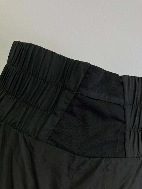 Dámske čierne šortky s vysokým pásom, s
