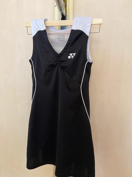 Krásne tenisové šaty značky yonex, pc 120 eur, s