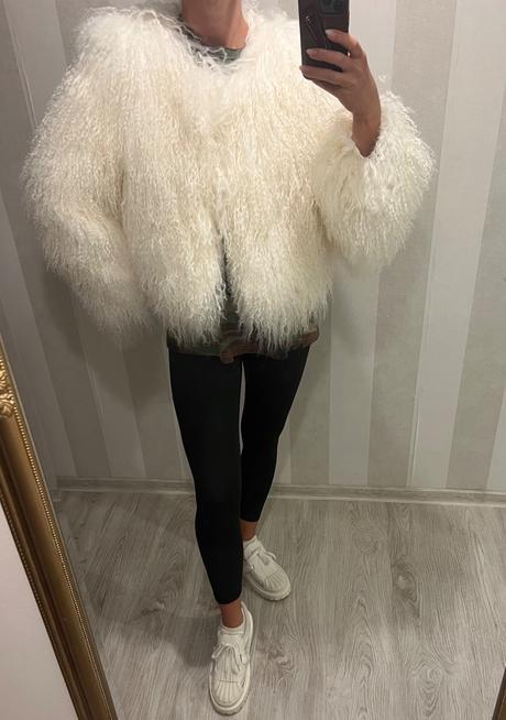 Kozuch z mongolskej ovce, s