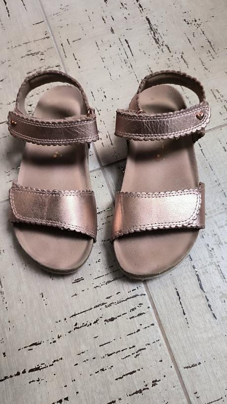 Sandalky, next,29