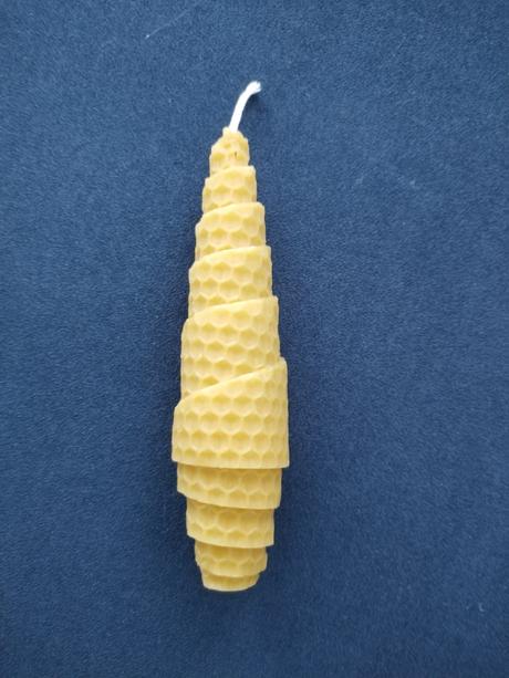 Sviečka handmade z včelieho vosku,