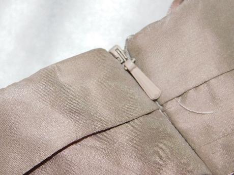 Pekne spolocenske korzetove saty, 38