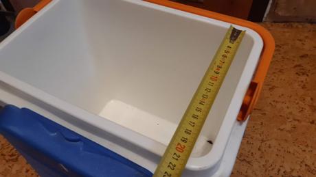 Predám plastovú chladničku., 