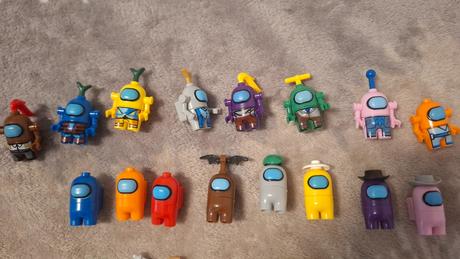 Among us figúrky, kľúčenky a skladačky,