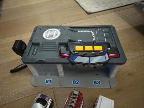 Garáž s autami a zvukmi, 