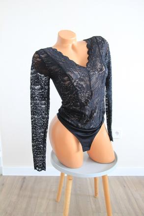 Elegantné čierne čipkované body, s, s